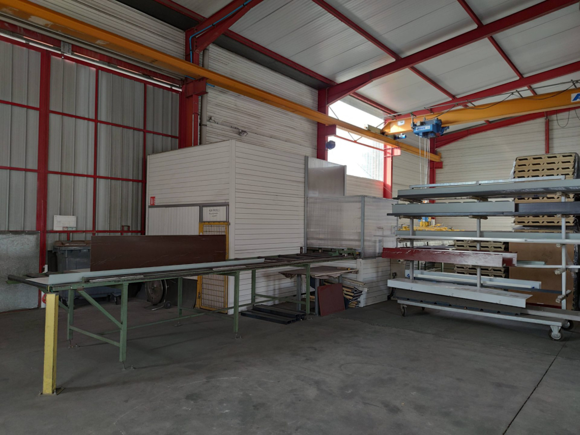 Scie à panneau sandwichs